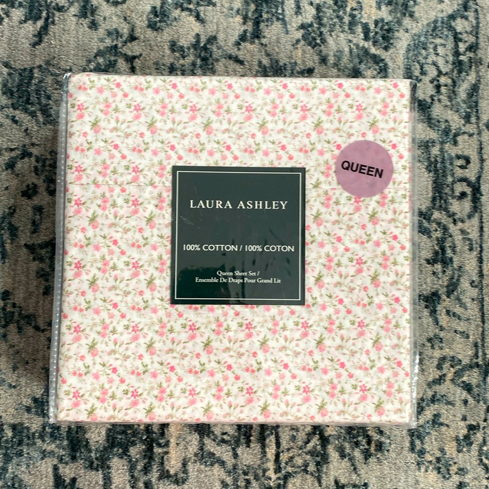 Laura Ashley, NWT queen size cotton sheet set.